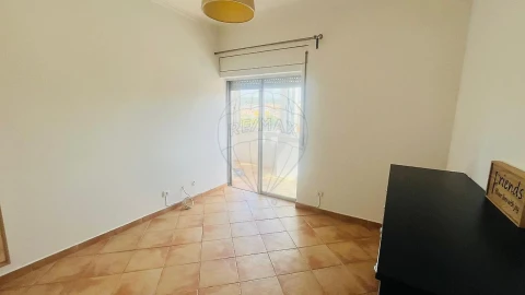 Apartamento T1 para Arrendamento em Campolide