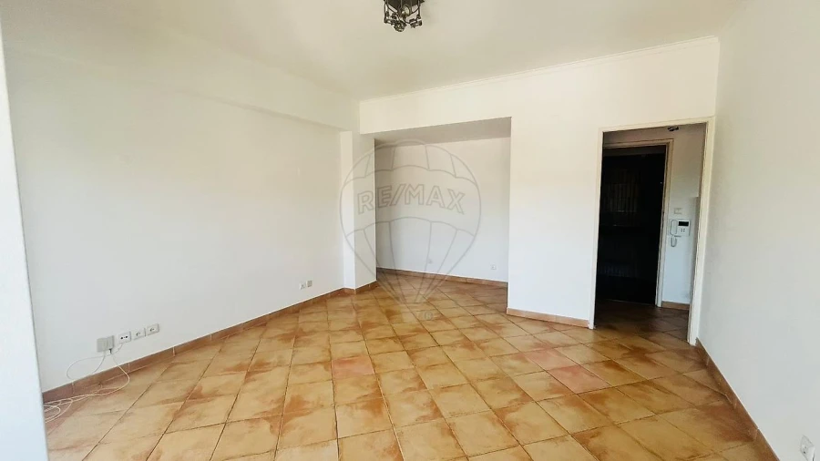 Apartamento T1 para Arrendamento em Campolide