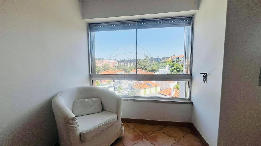 Apartamento T1 para Arrendamento em Campolide Foto 11