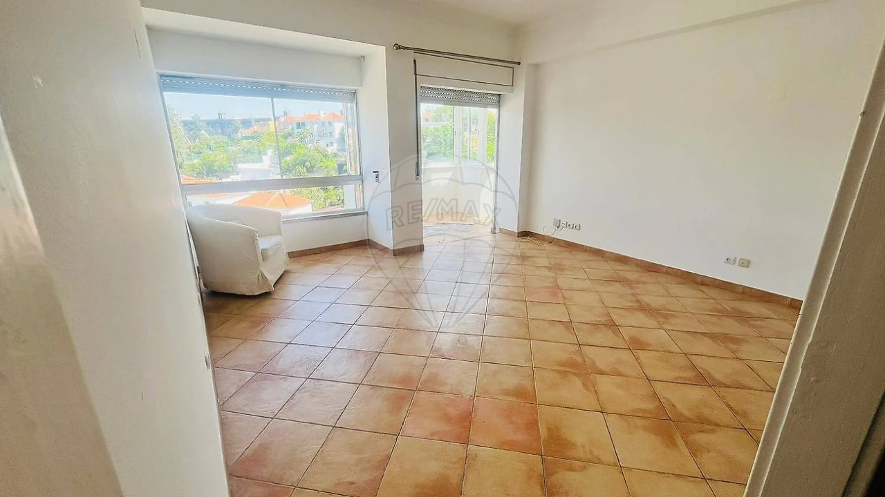 Apartamento T1 para Arrendamento em Campolide Foto 10