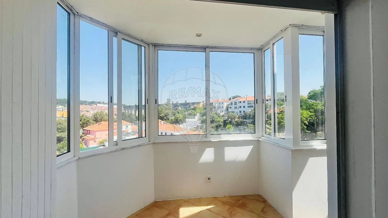 Apartamento T1 para Arrendamento em Campolide Foto 5