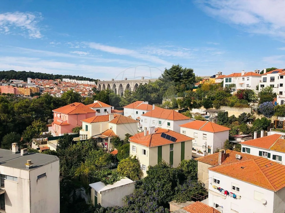 Apartamento T1 para Arrendamento em Campolide Foto 14