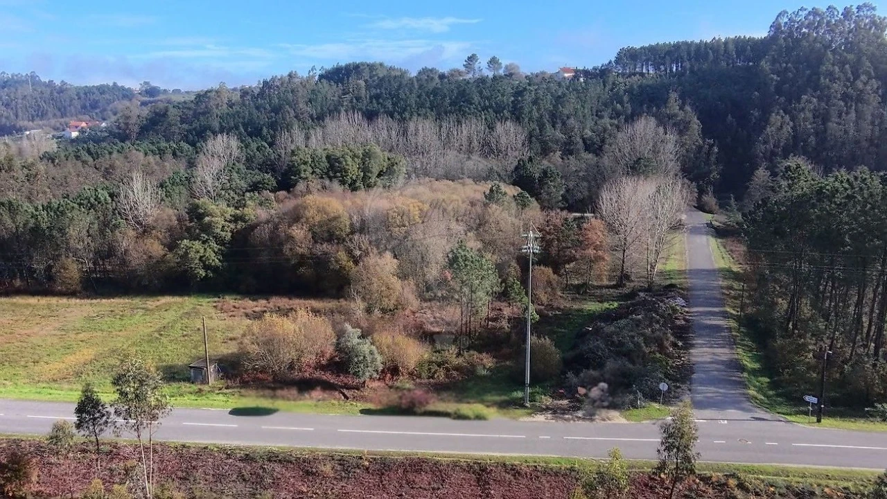 Terreno para Venda em Carnide Foto 1