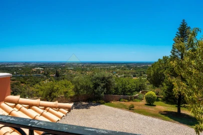 Moradia T4 para Venda em Santa Barbara de Nexe