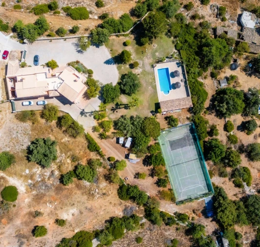 Moradia T4 para Venda em Santa Barbara de Nexe Foto 3