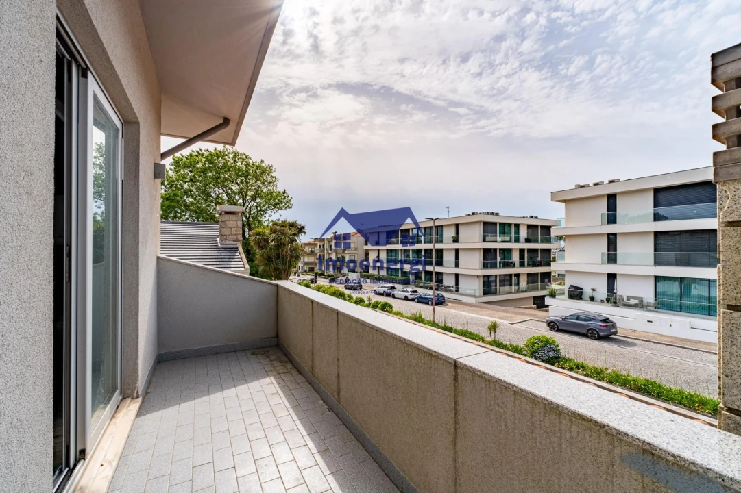 Moradia T4 para Venda em Arvore Foto 12