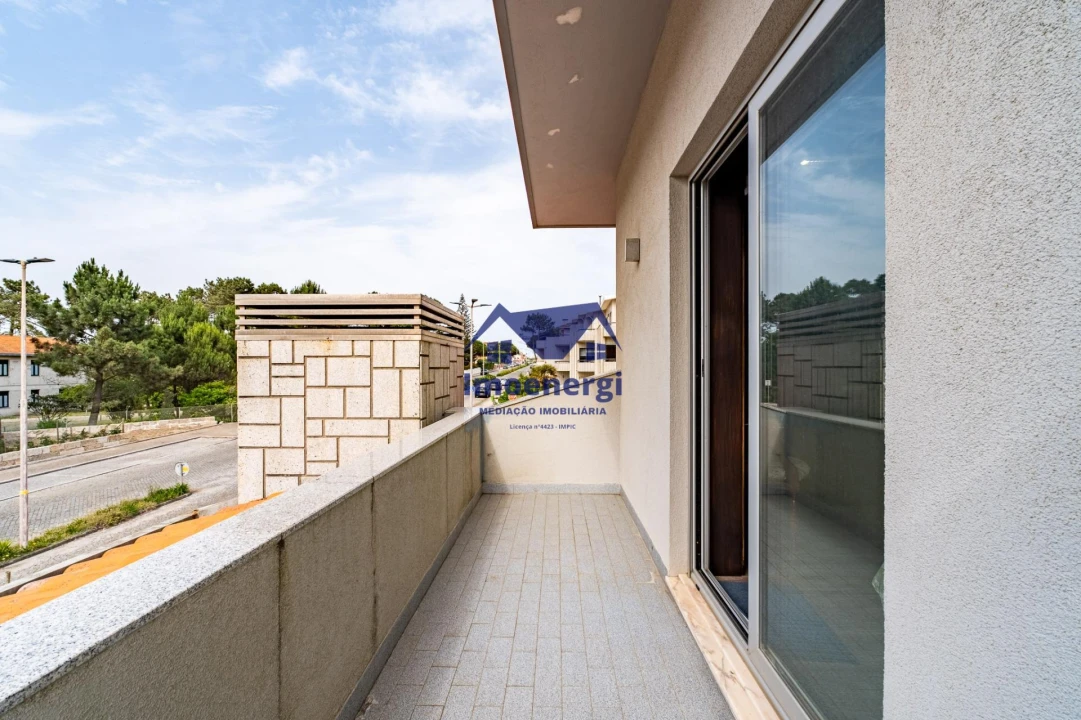 Moradia T4 para Venda em Arvore Foto 13