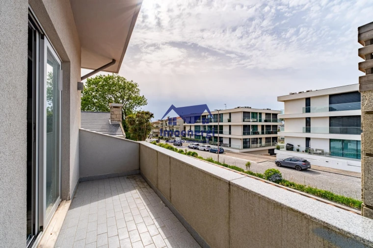 Moradia T4 para Venda em Arvore Foto 12
