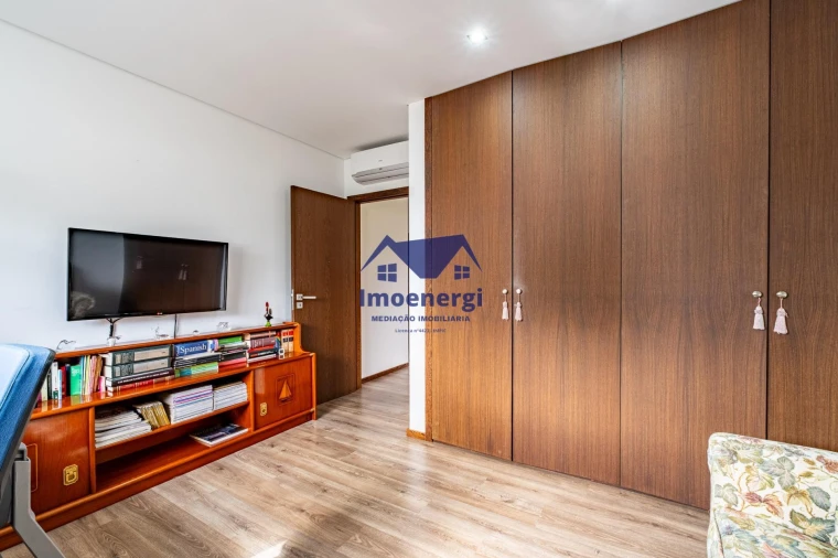 Moradia T4 para Venda em Arvore Foto 7