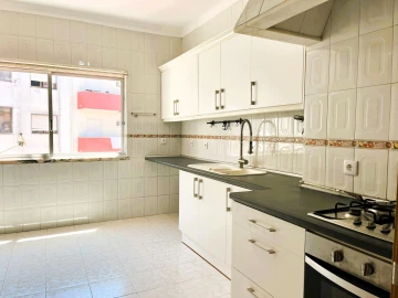 Apartamento T4 para Venda em Agualva e Mira-Sintra