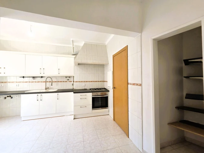 Apartamento T4 para Venda em Agualva e Mira-Sintra Foto 4