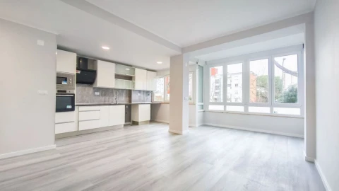 Apartamento T2 para Venda em Oeiras e São Julião da Barra, Paço de Arcos e Caxias