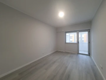 Apartamento T2 para Venda em Oeiras e São Julião da Barra, Paço de Arcos e Caxias