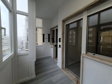 Apartamento T2 para Venda em Oeiras e São Julião da Barra, Paço de Arcos e Caxias