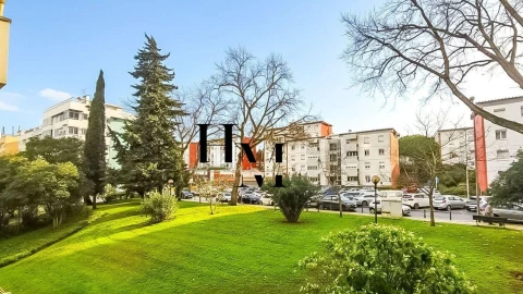 Apartamento T2 para Venda em Oeiras e São Julião da Barra, Paço de Arcos e Caxias
