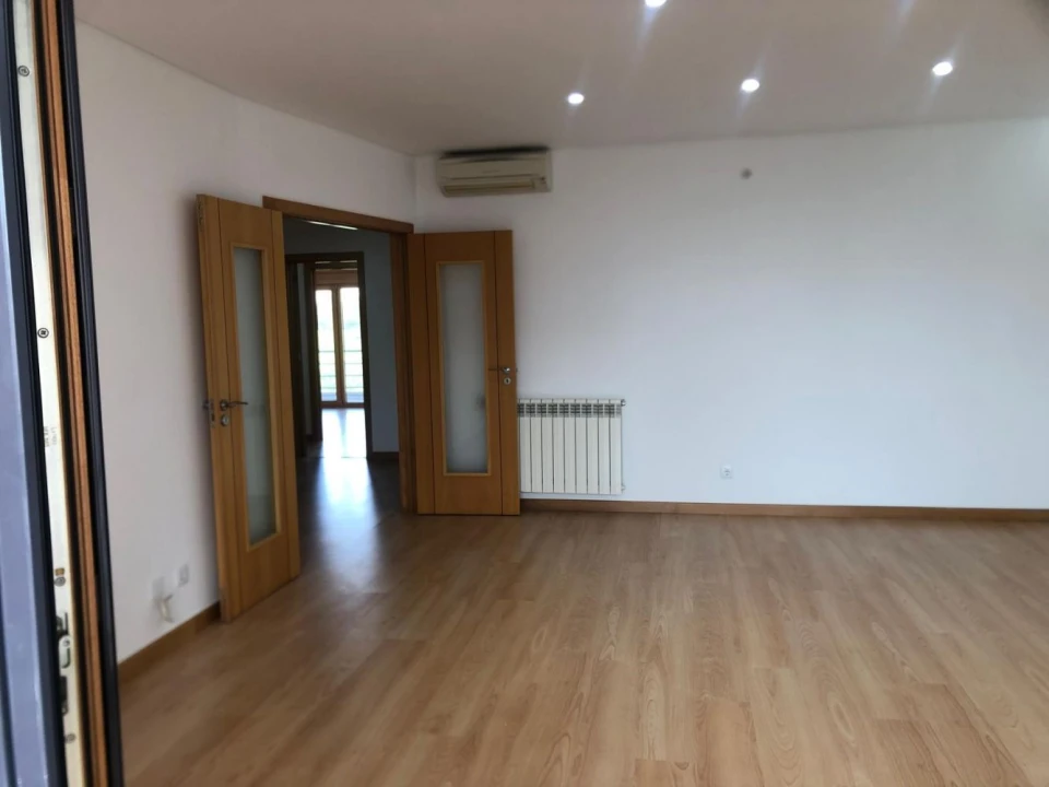 Apartamento T3 para Venda em Odivelas Foto 2
