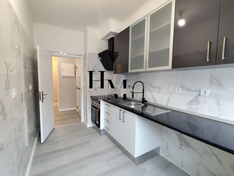 Apartamento T2 para Venda em Benfica Foto 1