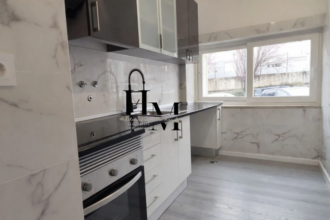 Apartamento T2 para Venda em Benfica Foto 2