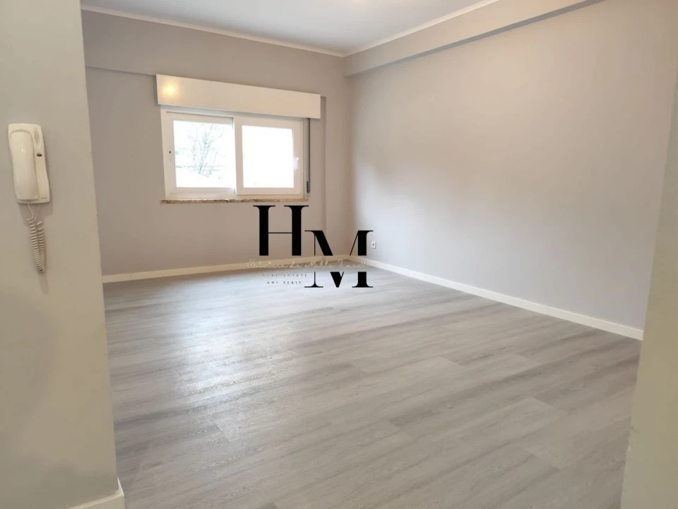 Apartamento T2 para Venda em Benfica Foto 3
