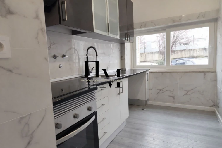 Apartamento T2 para Venda em Benfica Foto 2