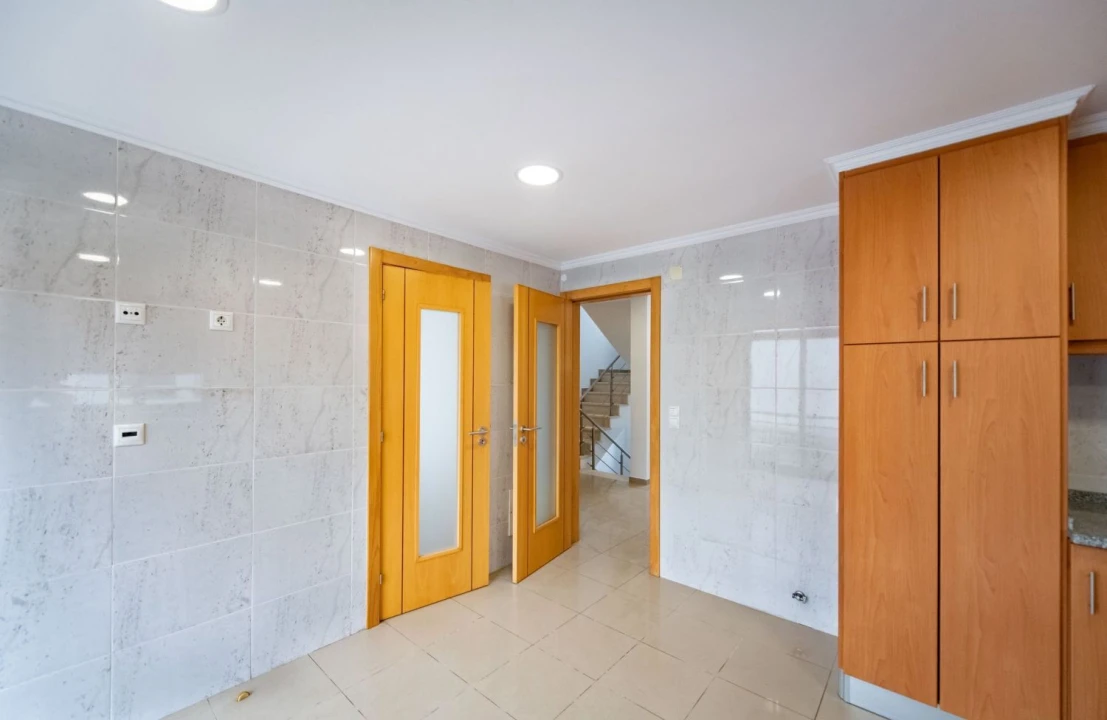 Moradia T5 para Venda em Laranjeiro e Feijó Foto 27