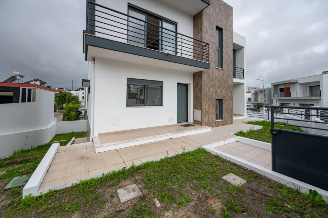 Moradia T5 para Venda em Laranjeiro e Feijó Foto 8