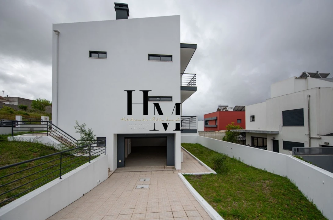 Moradia T5 para Venda em Laranjeiro e Feijó Foto 35