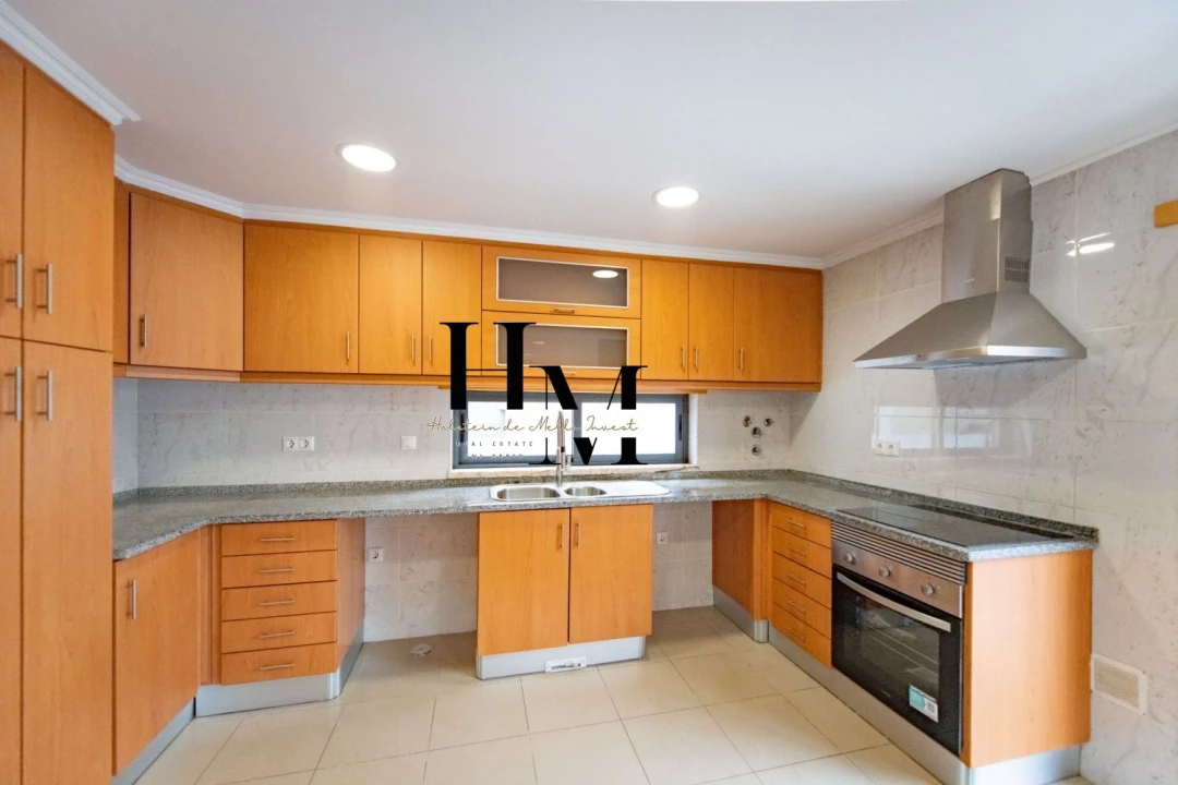 Moradia T5 para Venda em Laranjeiro e Feijó Foto 5