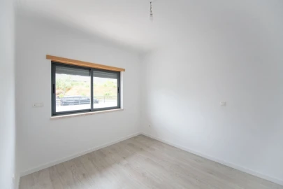 Moradia T5 para Venda em Laranjeiro e Feijó
