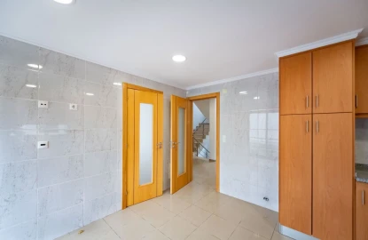 Moradia T5 para Venda em Laranjeiro e Feijó