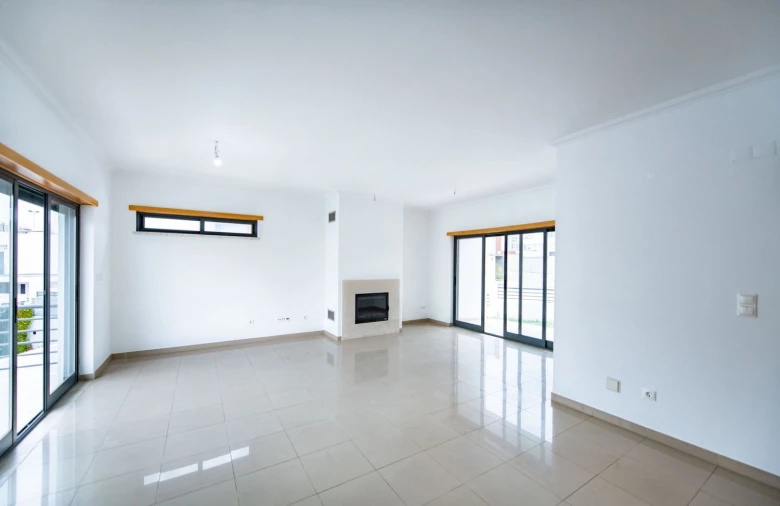 Moradia T5 para Venda em Laranjeiro e Feijó Foto 2