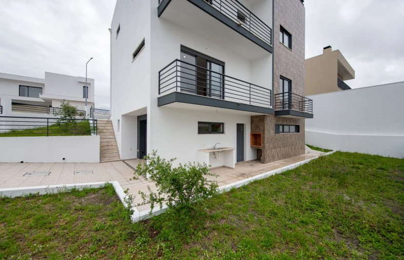 Moradia T5 para Venda em Laranjeiro e Feijó Foto 28