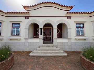 Moradia T4 para Venda em Coimbrão