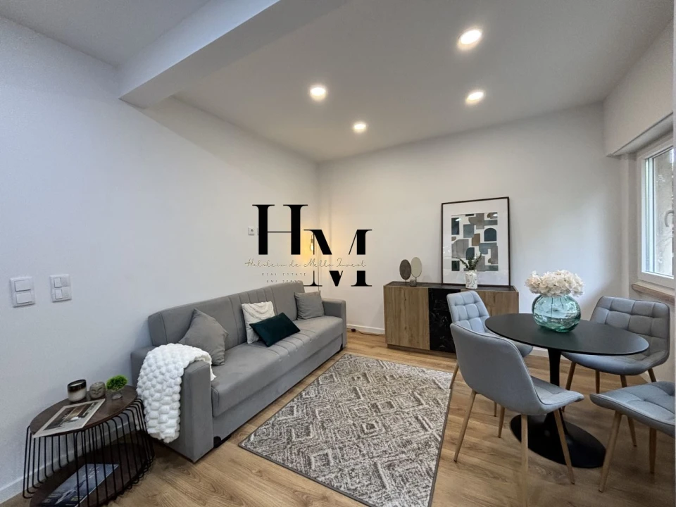 Apartamento T2 para Venda em Benfica Foto 2