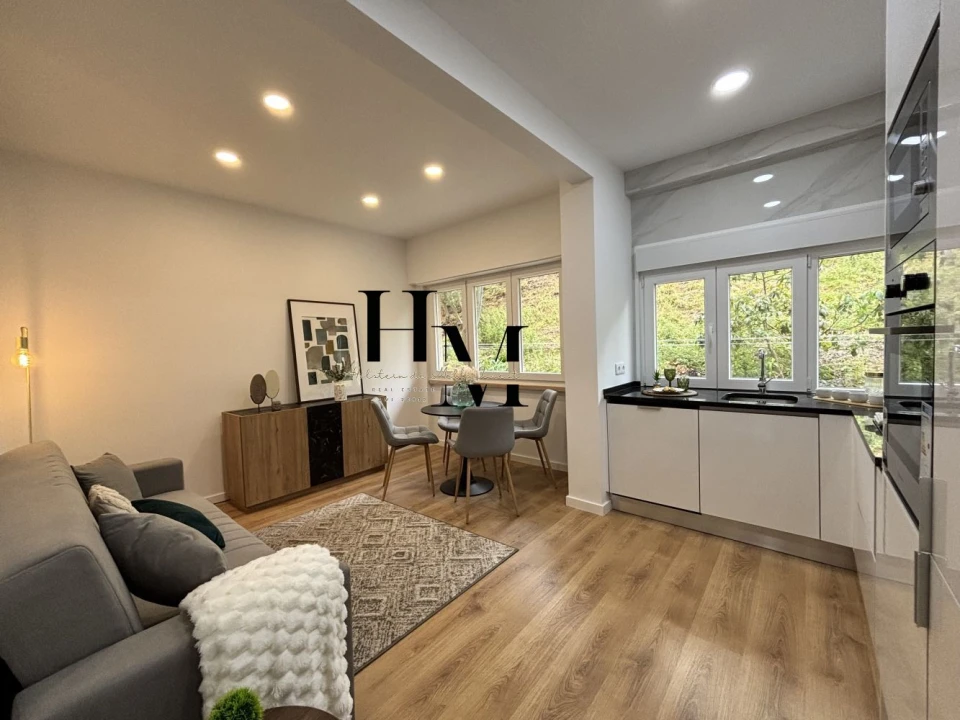 Apartamento T2 para Venda em Benfica Foto 3
