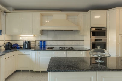 Moradia T6 para Venda em Arcozelo