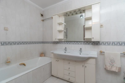 Moradia T6 para Venda em Arcozelo