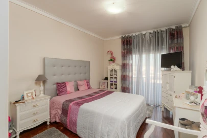 Moradia T6 para Venda em Arcozelo