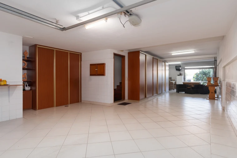 Moradia T6 para Venda em Arcozelo Foto 6