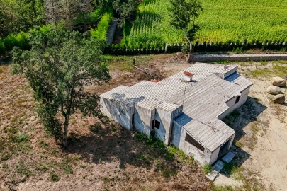 Moradia T3 para Venda em Vila Cova e Feitos