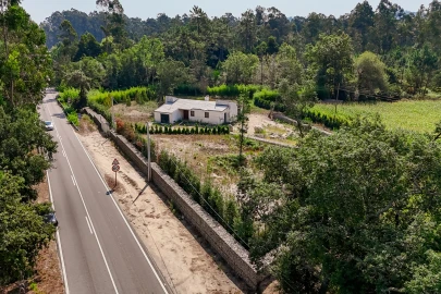 Moradia T3 para Venda em Vila Cova e Feitos