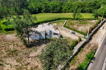 Moradia T3 para Venda em Vila Cova e Feitos