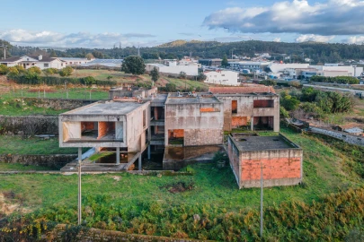 Moradia T5 para Venda em Alvelos