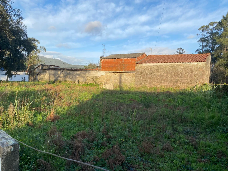 Terreno para Venda em Vila Cova e Feitos Foto 1
