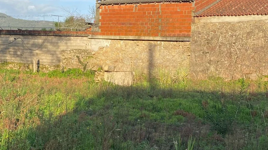 Terreno para Venda em Vila Cova e Feitos