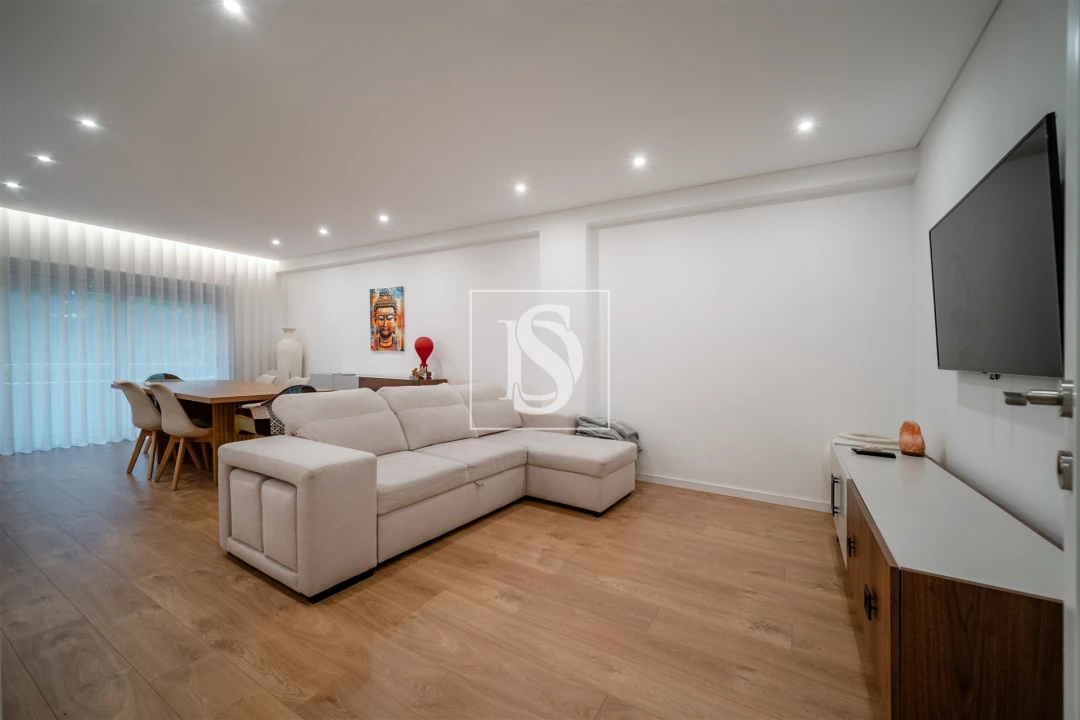 Apartamento T3 para Venda em Arcozelo Foto 5