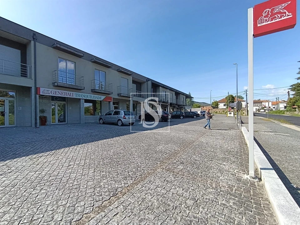 Loja para Arrendamento em Balugães Foto 17