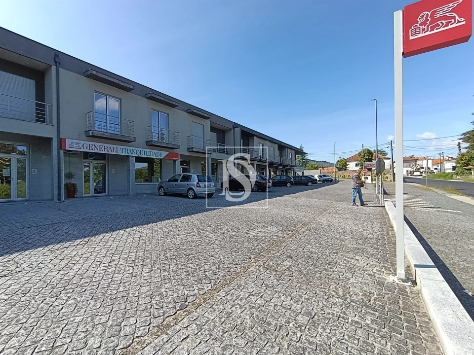 Loja para Arrendamento em Balugães Foto 15