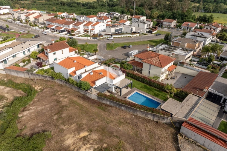 Moradia T4 para Venda em Tamel (São Verissimo) Foto 40