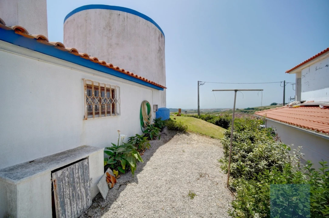 Moradia T2 para Venda em Encarnação Foto 25
